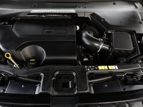 Used 2022 Land Rover Discovery Sport SE image 24