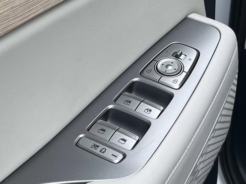 Certified 2025 Hyundai Palisade Limited FWD image 26