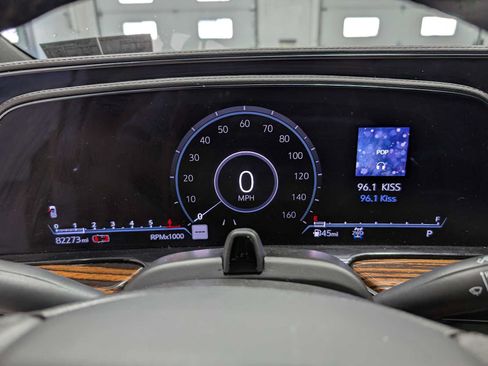 Used 2023 Cadillac Escalade Premium Luxury AWD/4WD image 26