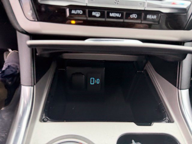 Used 2024 Ford Explorer XLT w/ Equipment Group 202A AWD/4WD image 23