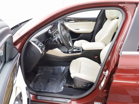 Certified 2025 BMW X4 xDrive30i image 6