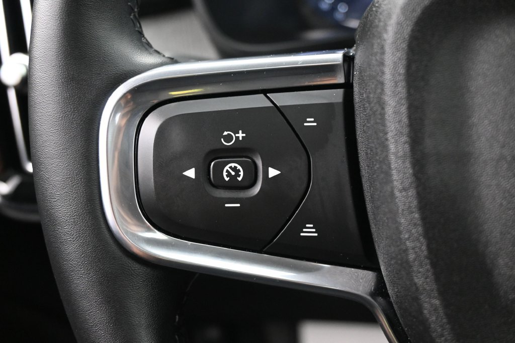 Used 2026 Volvo XC40 B5 Plus AWD/4WD image 16