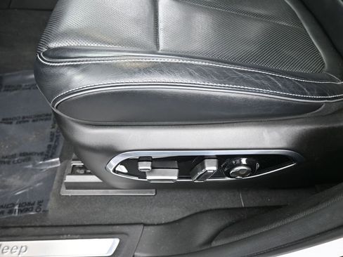 Used 2024 Jeep Grand Cherokee Overland w/ Adv Protech Group III image 16