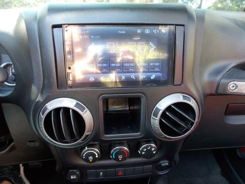 Used 2015 Jeep Wrangler Sport w/ Quick Order Package 23S image 12