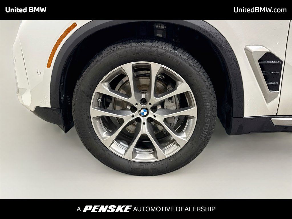 Certified 2024 BMW X5 xDrive40i w/ Premium Package AWD/4WD image 9