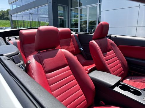 Used 2006 Ford Mustang GT Premium RWD image 10