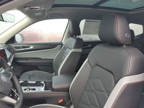 New 2026 Volkswagen Atlas Peak Edition image 12