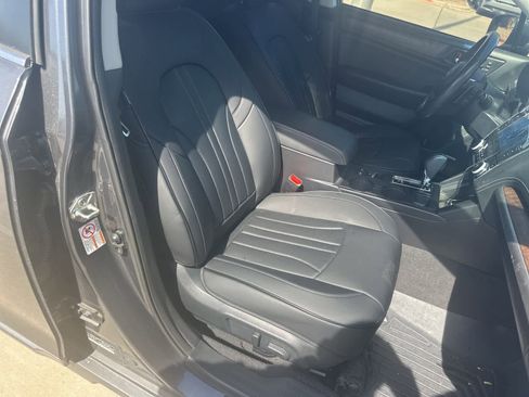 Used 2018 Subaru Outback 2.5i Limited image 7