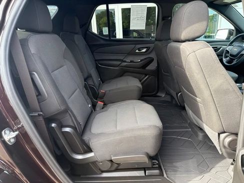 Used 2023 Chevrolet Traverse LT FWD image 18