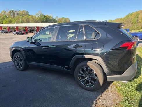 Used 2023 Toyota RAV4 XLE Premium image 5