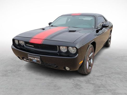 Used 2013 Dodge Challenger SXT RWD image 4