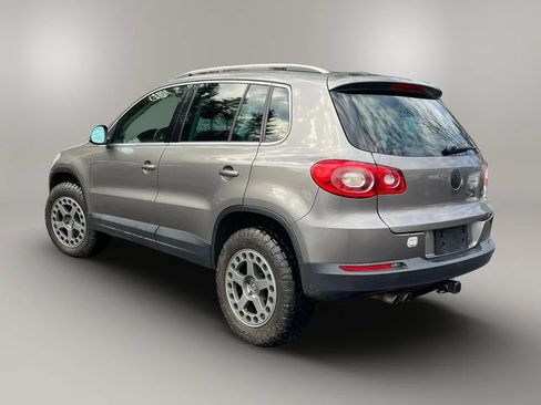 Used 2009 Volkswagen Tiguan SE image 16