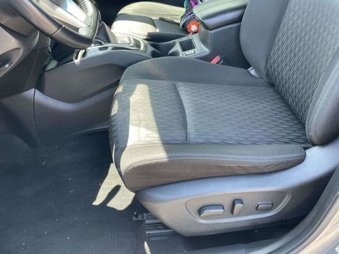Used 2020 Nissan Rogue SV FWD image 13