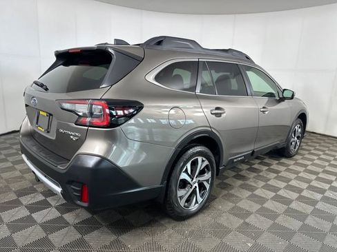 Used 2022 Subaru Outback Limited XT image 3