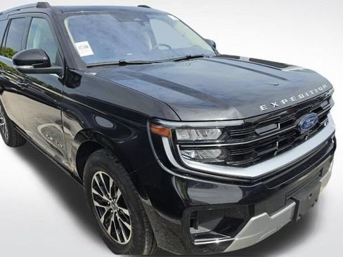 Used 2025 Ford Expedition Platinum AWD/4WD image 8