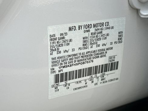 Certified 2023 Ford Explorer Limited w/ Equipment Group 301A AWD/4WD image 31