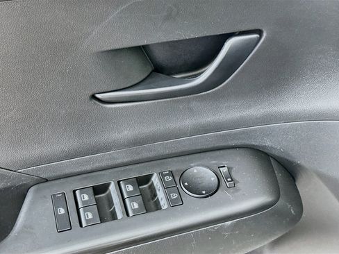 Used 2025 Hyundai Kona SE AWD/4WD image 15