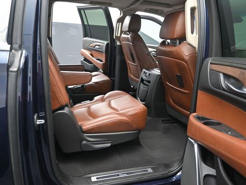 Used 2019 Cadillac Escalade ESV Luxury image 16