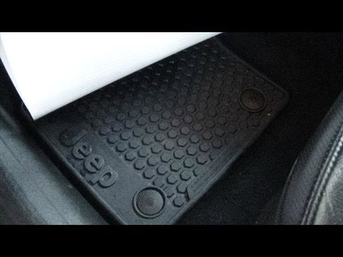 Certified 2023 Jeep Renegade Limited image 18