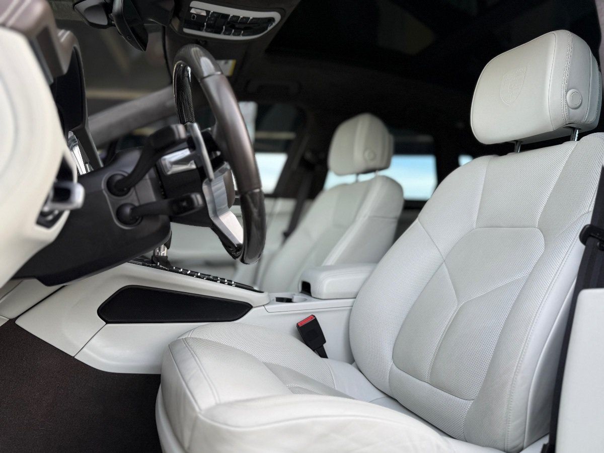 Used 2021 Porsche Macan Turbo AWD/4WD image 19
