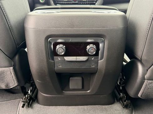 New 2026 Chevrolet Suburban Premier w/ Sun And Tow Package AWD/4WD image 32