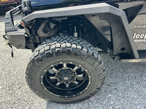 Used 2019 Jeep Wrangler Unlimited Sahara AWD/4WD image 20