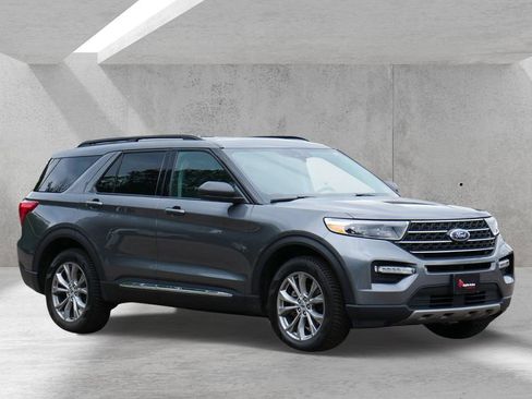 Certified 2023 Ford Explorer XLT w/ Equipment Group 202A AWD/4WD image 1