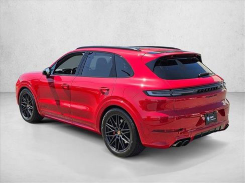 Used 2025 Porsche Cayenne GTS AWD/4WD image 8