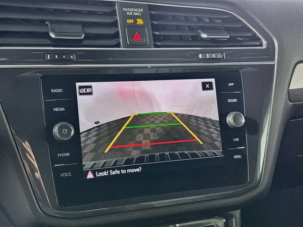 Certified 2023 Volkswagen Tiguan SE R-Line FWD image 17