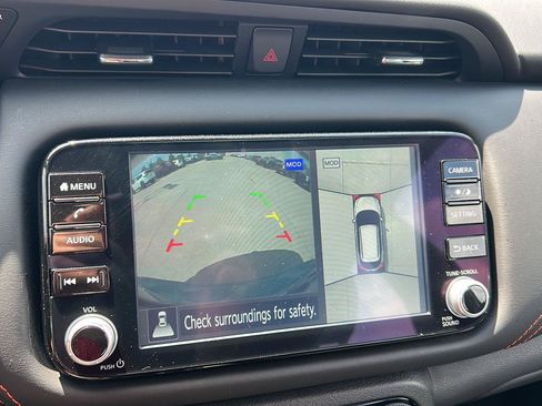 Used 2023 Nissan Kicks SR w/ SR Premium Package FWD image 9