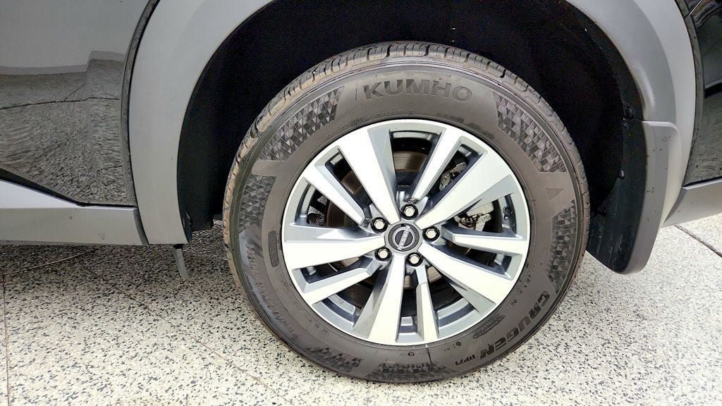 Used 2025 Nissan Pathfinder SL AWD/4WD image 9