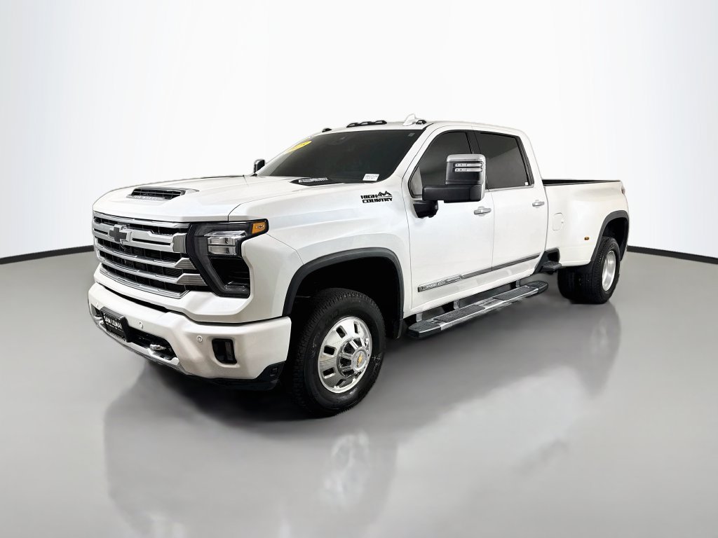 Used 2025 Chevrolet Silverado 3500 High Country w/ Technology Package AWD/4WD image 3