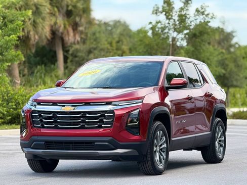 Used 2026 Chevrolet Equinox LT AWD/4WD image 3