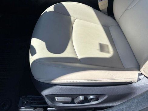 Certified 2022 Toyota Prius Limited w/ Premium Convenience Package FWD image 16