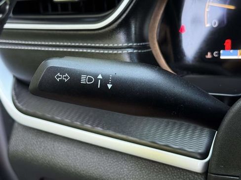 Used 2025 Jeep Grand Cherokee Altitude AWD/4WD image 22