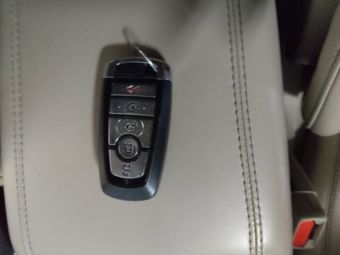 Used 2020 Lincoln Corsair FWD w/ Premium Package image 32
