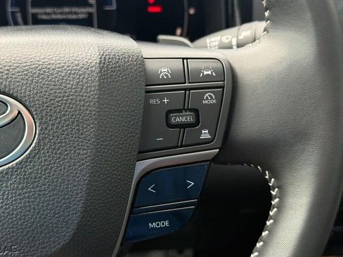 Used 2025 Toyota Camry SE w/ Convenience Package FWD image 21