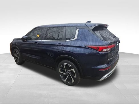 Used 2023 Mitsubishi Outlander SE image 6