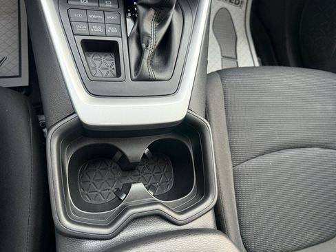 Used 2019 Toyota RAV4 LE image 23