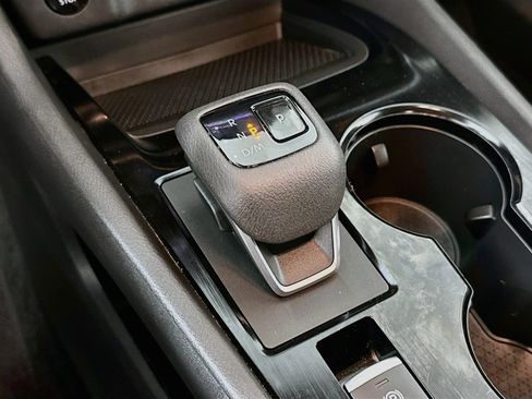 Used 2025 Nissan Rogue SV AWD/4WD image 24