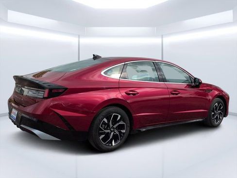Used 2025 Hyundai Sonata SEL FWD image 3