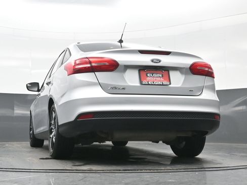 Used 2018 Ford Focus SE w/ SE Appearance Package FWD image 27