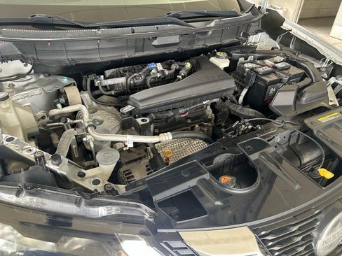 Used 2018 Nissan Rogue SV FWD image 11