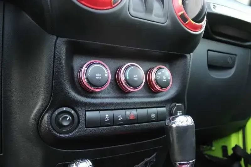 Used 2013 Jeep Wrangler Rubicon w/ PWR Convenience Group AWD/4WD image 32