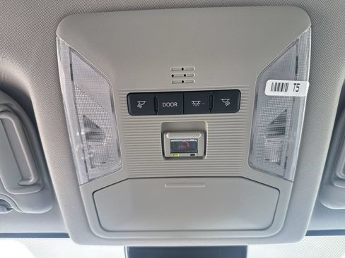 Used 2025 Toyota RAV4 XLE AWD/4WD image 24