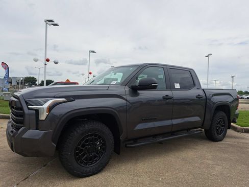 New 2026 Toyota Tundra SR5 w/ SR5 Convenience Package RWD image 9