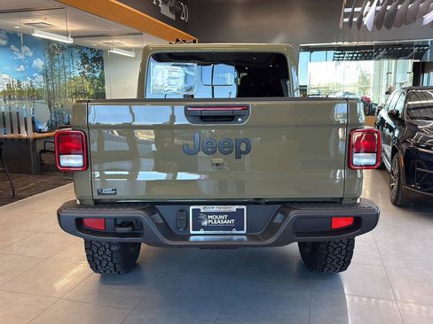 New 2025 Jeep Gladiator Nighthawk image 7