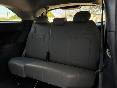 Used 2025 Toyota Sienna XLE FWD image 13