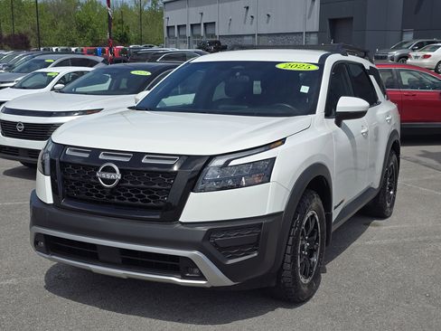 Used 2025 Nissan Pathfinder Rock Creek image 9