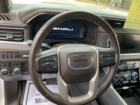 Used 2024 GMC Yukon Denali AWD/4WD image 11